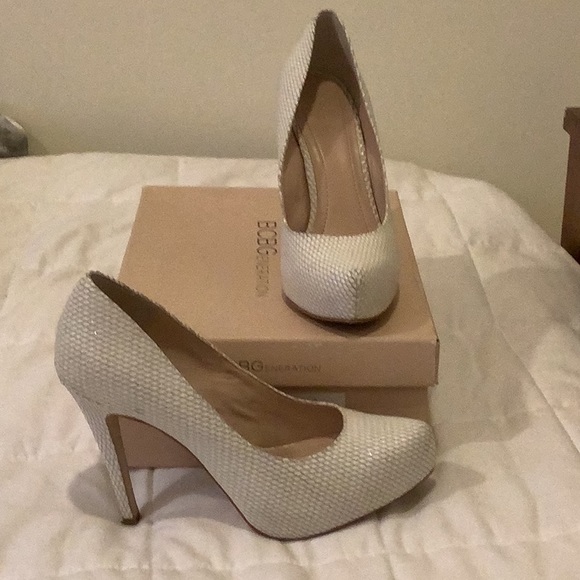 BCBGeneration white “snakeskin” design heels - Picture 2 of 3